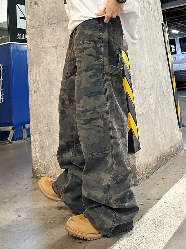 Lose Herrenjeans mit Camo-Print-3