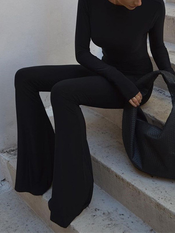 Rückenfreier Langarm-Jumpsuit mit ausgestelltem Bein-1